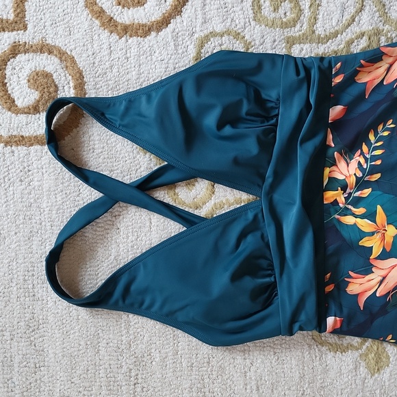 Cupshe Ladies One Piece Swim - Picture 4 of 5